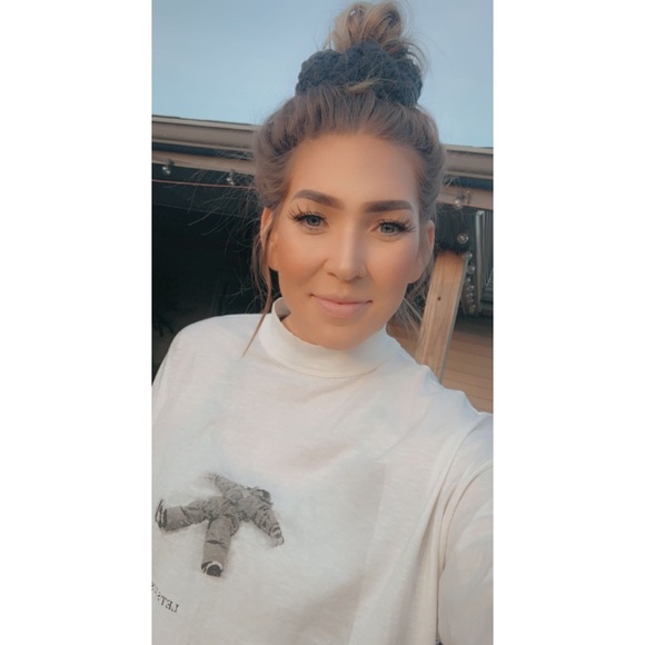 Meet your Posher, Nicole - Picture 2 of 6